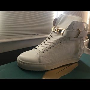 Women’s Buscemi